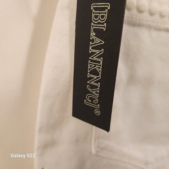 Blank NYC "Head in the Clouds" White Jean shorts. NWT. Size: Various - Picture 7 of 13